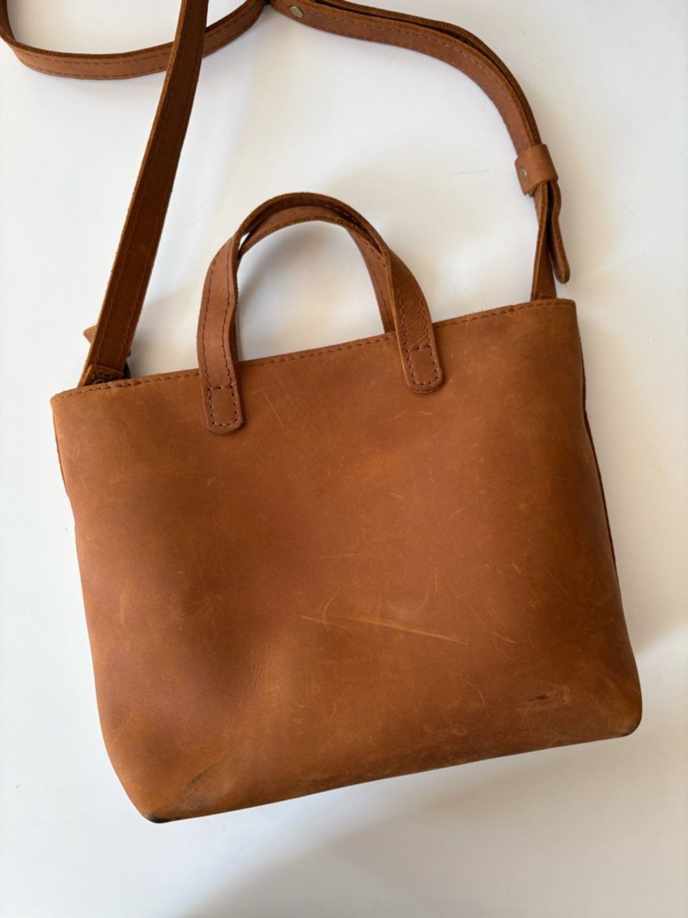 Portland Leather || Crossbody Tote with Zipper‎ in Honey Tan - Picture 3 of 10